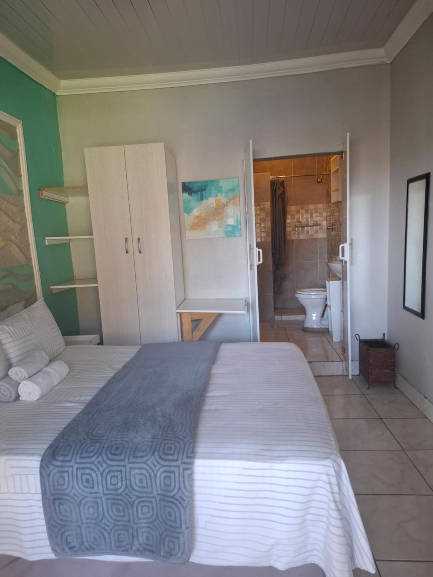 Vicky B Bed And Breakfast Mogwase Номер фото