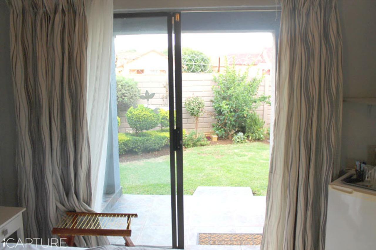 Vicky B Bed And Breakfast Mogwase Экстерьер фото